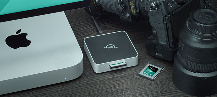 owc atlas usb4 cfexpress card reader on desktop atlas core 256gb greentint